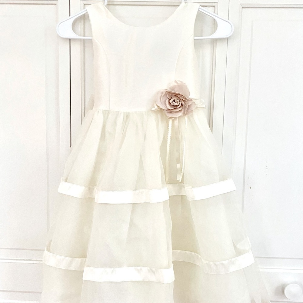 Jayne Copeland Girls Formal Dress with Flower and Lace Embellishment (Si…